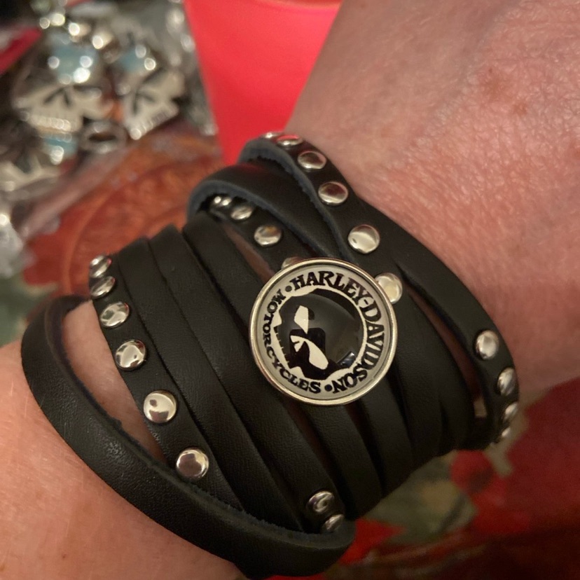 - Hd Snap Button Wrap Bracelet